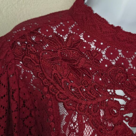 Torrid Rhubarb Mixed Lace High Neck Top Blouse Size 0 Large - Picture 4 of 11